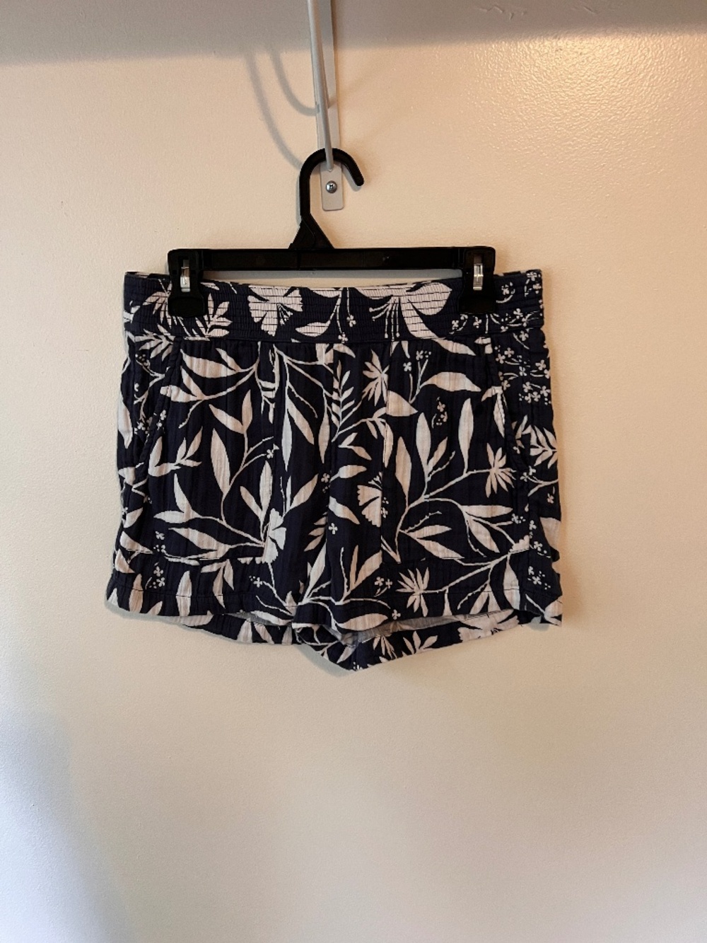 LOFT Navy and White Floral Print Cotton Pull On Shorts | Size S